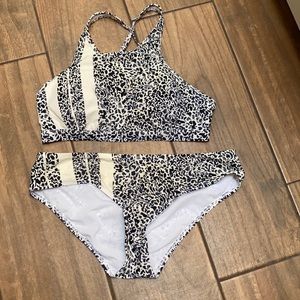 Athleta 2 piece swim suit. Sz L bottoms 36B/C top
